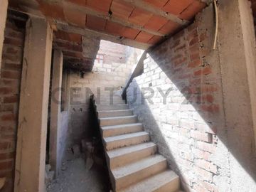 REMATO CASA PEQUEÑA CERCA AL MERCADILLO BOLOGNESI Y LA VENIDA INDUSTRIAL