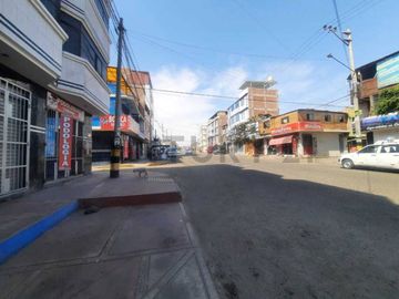 REMATO CASA PEQUEÑA CERCA AL MERCADILLO BOLOGNESI Y LA VENIDA INDUSTRIAL