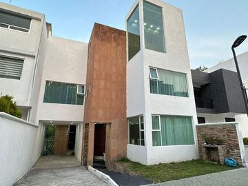 CASA RESIDENCIAL EN VENTA DE 4 HABITACIONES Y ROOFGARDEN
