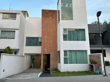 CASA RESIDENCIAL EN VENTA DE 4 HABITACIONES Y ROOFGARDEN