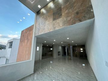 CASA RESIDENCIAL EN VENTA DE 4 HABITACIONES Y ROOFGARDEN
