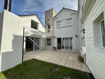 Increible casa en Barrio Rumenco