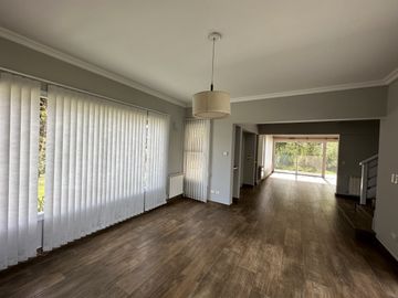 Increible casa en Barrio Rumenco
