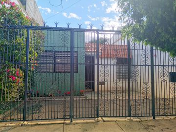 Casa en venta de un piso cerca de Constituyentes en Querétaro