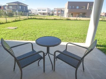 Casa 4 Ambientes - 2 Plantas - Fincas de Hudson