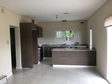 Casa 4 Ambientes - 2 Plantas - Fincas de Hudson