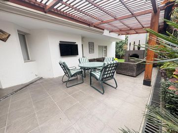 CASA EN VENTA O RENTA CUMBAYA URB. LUJO