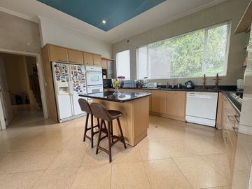 CASA EN VENTA O RENTA CUMBAYA URB. LUJO
