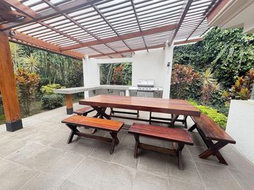 CASA EN VENTA O RENTA CUMBAYA URB. LUJO