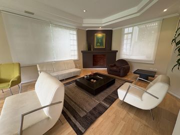 CASA EN VENTA O RENTA CUMBAYA URB. LUJO