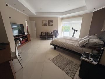 CASA EN VENTA O RENTA CUMBAYA URB. LUJO