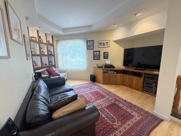 CASA EN VENTA O RENTA CUMBAYA URB. LUJO