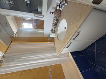 CASA EN VENTA O RENTA CUMBAYA URB. LUJO