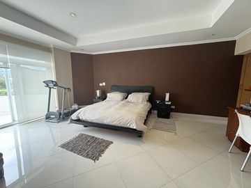 CASA EN VENTA O RENTA CUMBAYA URB. LUJO