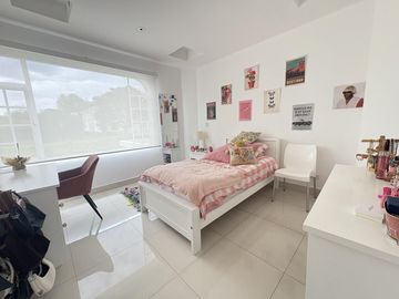 CASA EN VENTA O RENTA CUMBAYA URB. LUJO