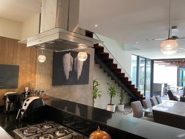 CASA VENTA, 3 RECAMARAS EN MONTEBELLO MERIDA