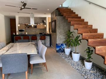 CASA VENTA, 3 RECAMARAS EN MONTEBELLO MERIDA