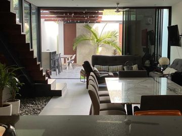 CASA VENTA, 3 RECAMARAS EN MONTEBELLO MERIDA