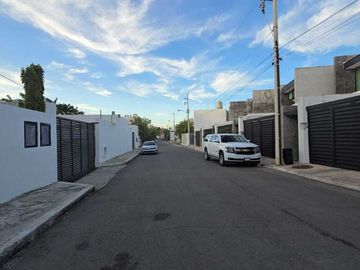 CASA VENTA, 3 RECAMARAS EN MONTEBELLO MERIDA