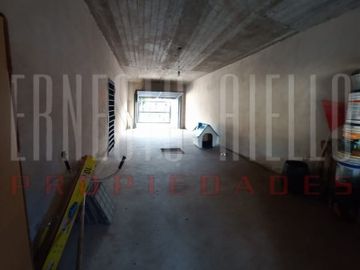 VENTA HERMOSO CHALET 4 AMB CON COCHERA, GALERIA Y FONDO LIBRE.