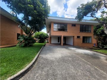 Casa campestre en condominio para arriendo en Cerritos, Pereira!!!