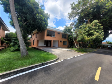 Casa campestre en condominio para arriendo en Cerritos, Pereira!!!