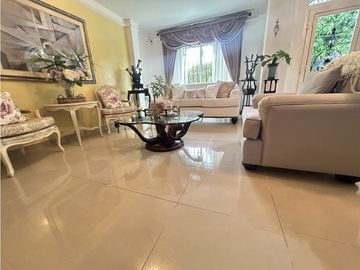 CASA HERMOSISIMA EN ALAMEDA LA VICTORIA