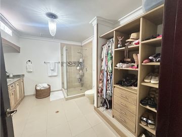 CASA HERMOSISIMA EN ALAMEDA LA VICTORIA