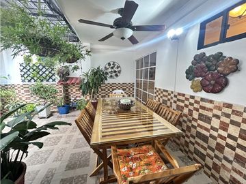 CASA HERMOSISIMA EN ALAMEDA LA VICTORIA