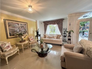 CASA HERMOSISIMA EN ALAMEDA LA VICTORIA