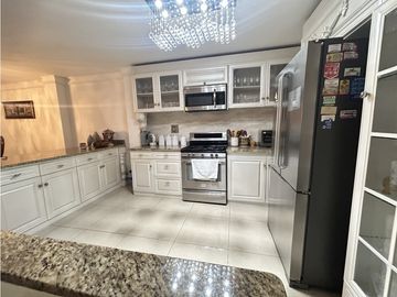 CASA HERMOSISIMA EN ALAMEDA LA VICTORIA