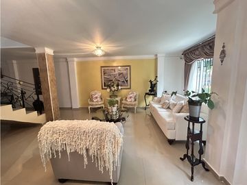 CASA HERMOSISIMA EN ALAMEDA LA VICTORIA