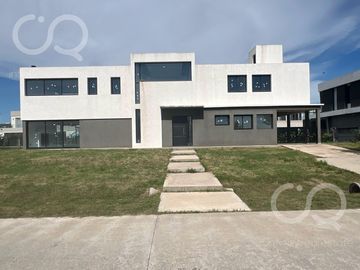 CASA EN VENTA BARRIO PRINCIPADO CANNING