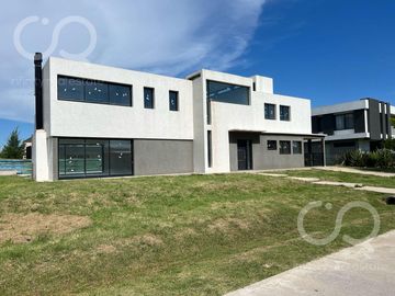 CASA EN VENTA BARRIO PRINCIPADO CANNING