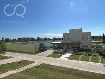 CASA EN VENTA BARRIO PRINCIPADO CANNING
