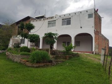 CASA DE CAMPO EN VENTA EN HACIENDA SANTA LUCIA