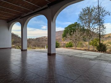 CASA DE CAMPO EN VENTA EN HACIENDA SANTA LUCIA