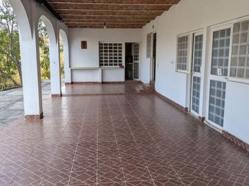 CASA DE CAMPO EN VENTA EN HACIENDA SANTA LUCIA