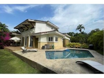 VENTA  O ALQUILER DE CASA EN TUCAN COUNTRY CLUB 711M2 3REC+CBE JP