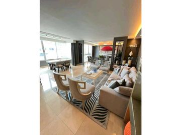 SE VENDE APARTAMENTO REMODELADOEN EL PH SOL MARINA 241 M2 JP