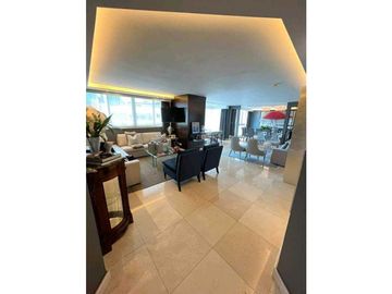 SE VENDE APARTAMENTO REMODELADOEN EL PH SOL MARINA 241 M2 JP