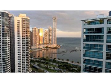 SE VENDE APARTAMENTO REMODELADOEN EL PH SOL MARINA 241 M2 JP
