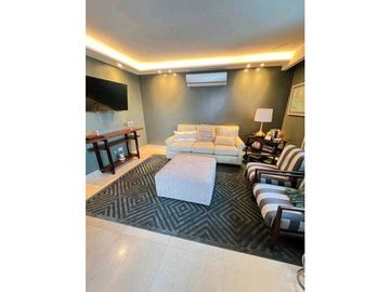 SE VENDE APARTAMENTO REMODELADOEN EL PH SOL MARINA 241 M2 JP