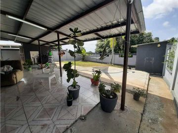VENDO CASA EN LA CHORRERA LAS LOMAS 4R