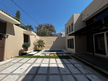 A unas cuadras de plaza Galerías