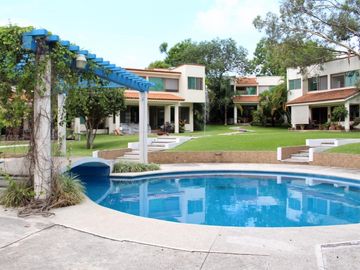 Condominio de 5 casas a media cuadra de la  Avenida San Diego