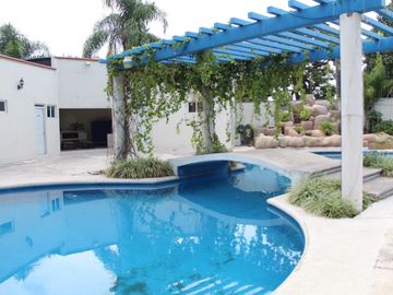 Condominio de 5 casas a media cuadra de la  Avenida San Diego