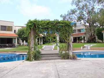 Condominio de 5 casas a media cuadra de la  Avenida San Diego