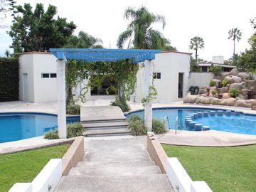 Condominio de 5 casas a media cuadra de la  Avenida San Diego