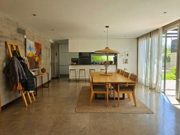 VENTA CASA BARRIO PRIVADO MAIPU